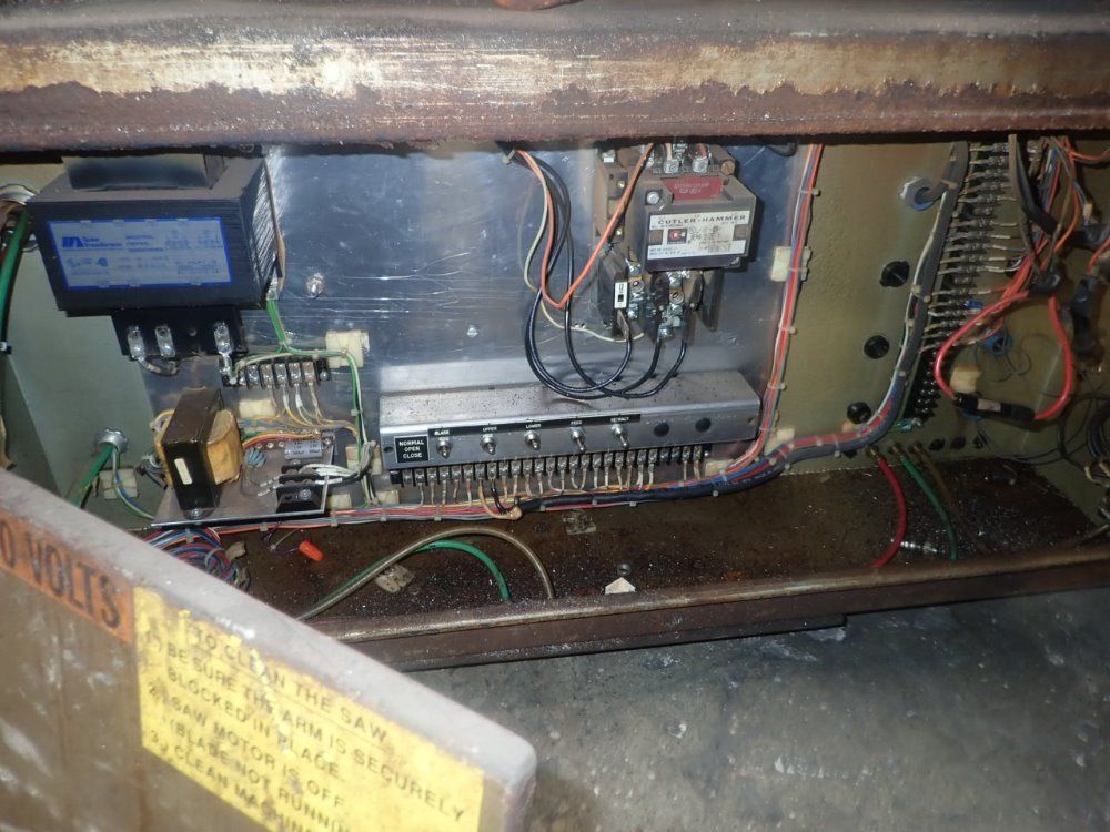 H E & M Horizontal Bandsaw