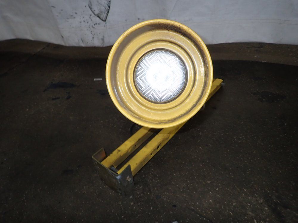 Wesco Adjustable Incandescent Dock Light