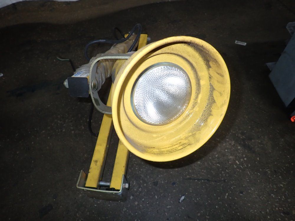 Wesco Adjustable Incandescent Dock Light