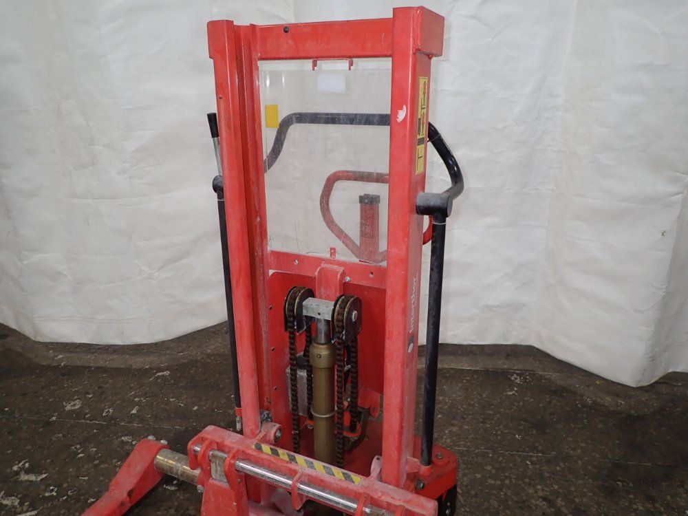 Interthor Electric Straddle Lift