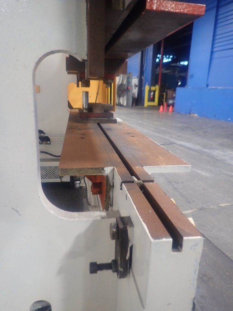 Accurpress 8' Press Brake