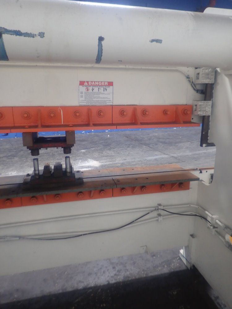 Accurpress 8' Press Brake