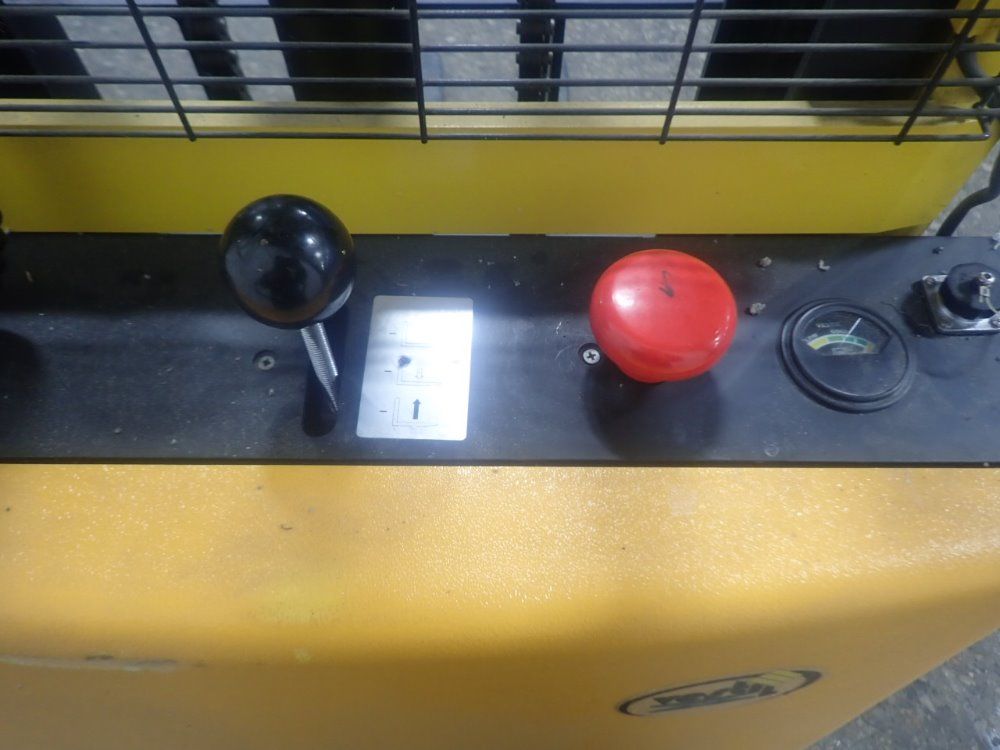 Vestil Straddle Lift