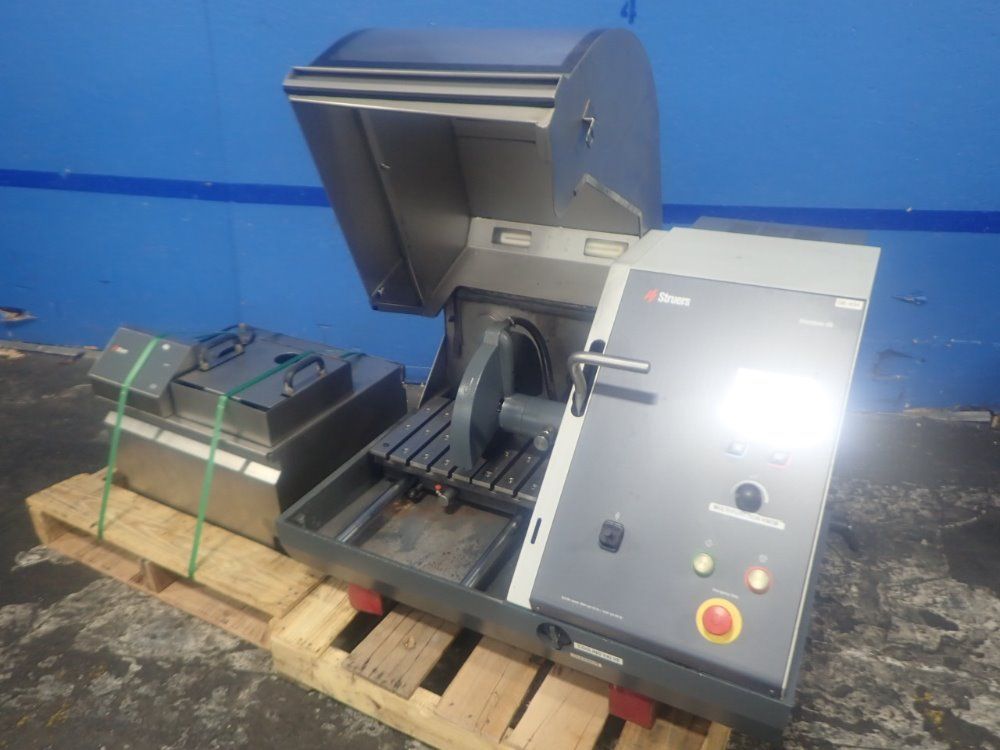 Struers Table Top Cut Off Machine