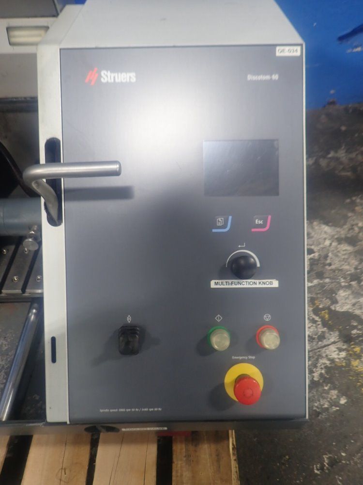 Struers Table Top Cut Off Machine