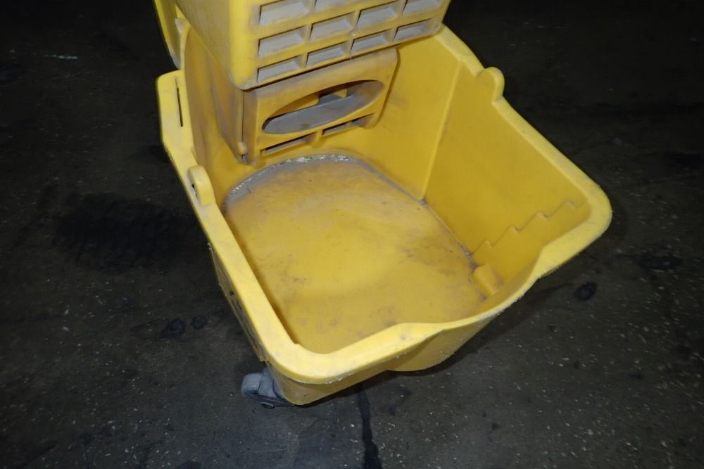 Libman Portable Mop Bucket With Wringer