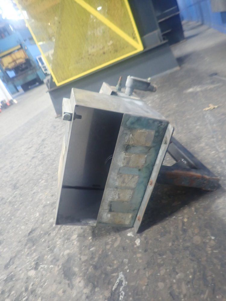 Jet Set Compound Dispenser