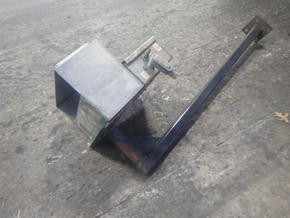 Jet Set Compound Dispenser