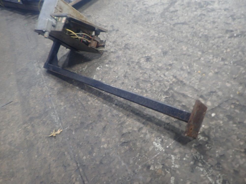 Jet Set Compound Dispenser