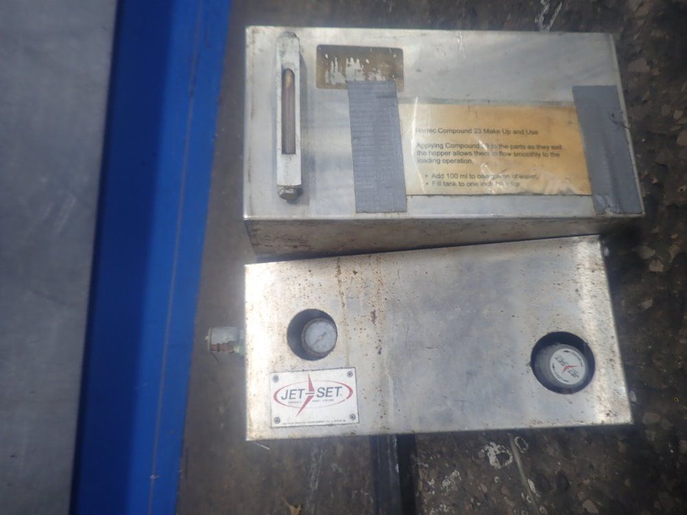 Jet Set Compound Dispenser