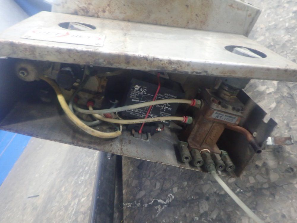 Jet Set Compound Dispenser