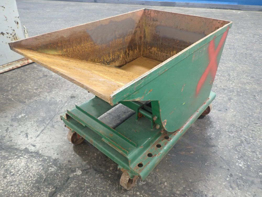 Self-dumping Hopper