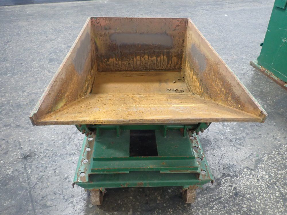 Self-dumping Hopper