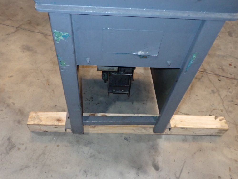 Mc Campbell 20x20x20 Vertical Feeder With Chip Conveyor