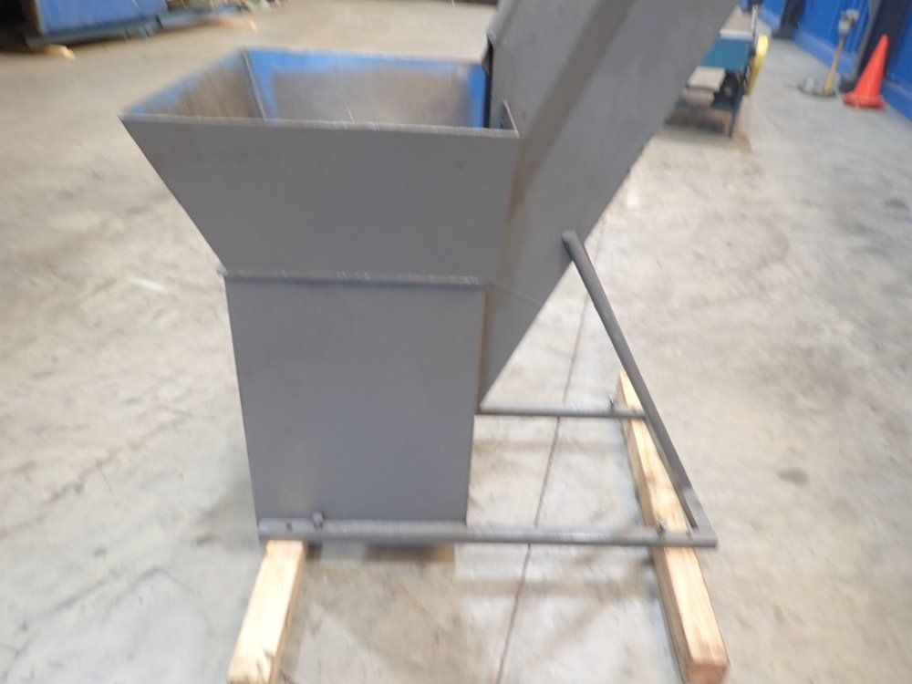Mc Campbell 20x20x20 Vertical Feeder With Chip Conveyor