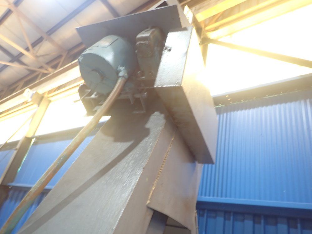 Mc Campbell 20x20x20 Vertical Feeder With Chip Conveyor