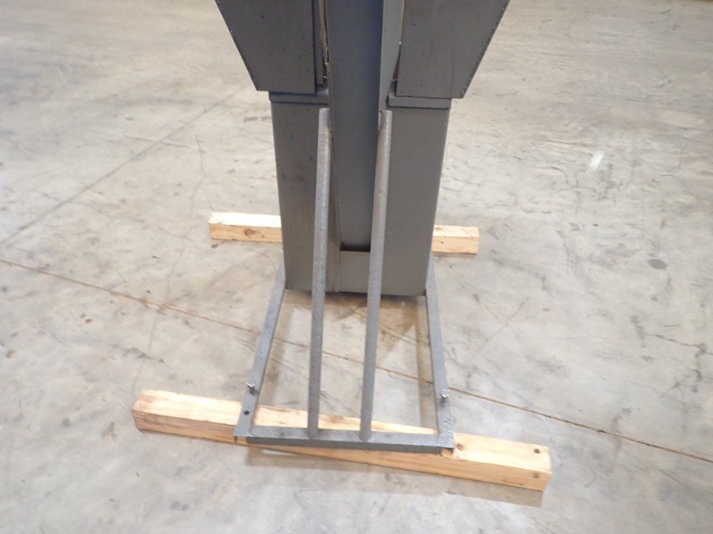 Mc Campbell 20x20x20 Vertical Feeder With Chip Conveyor