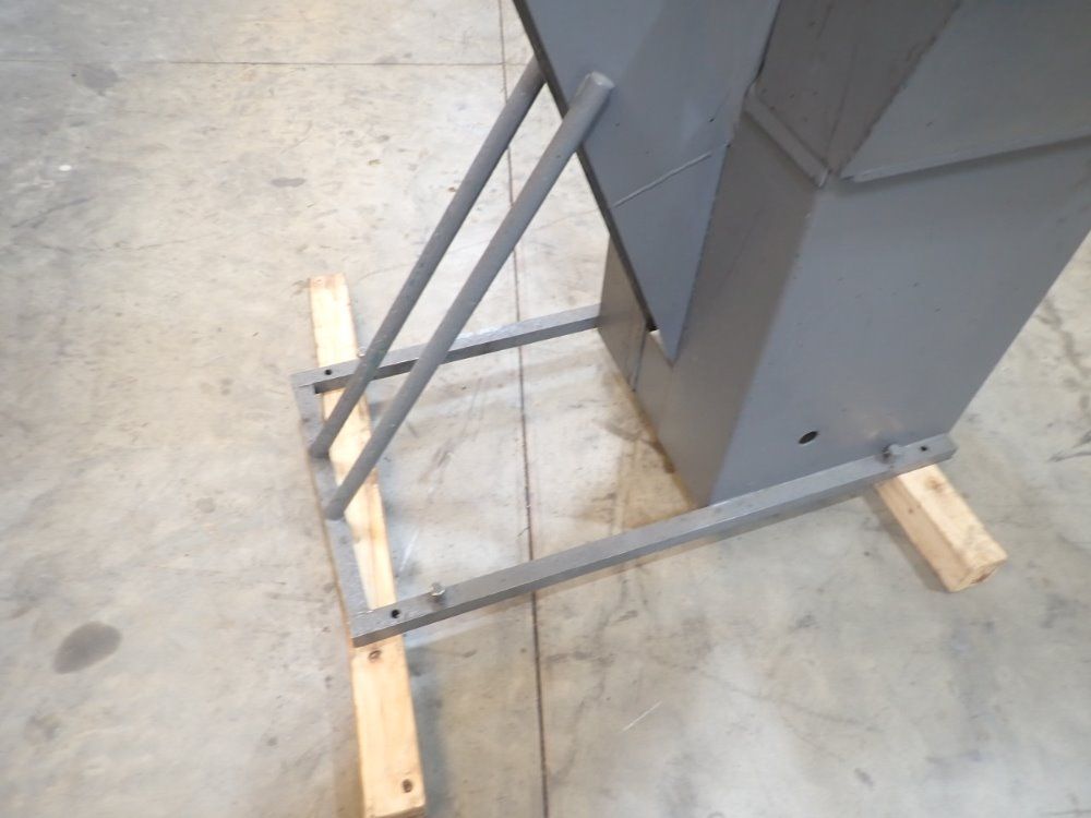 Mc Campbell 20x20x20 Vertical Feeder With Chip Conveyor