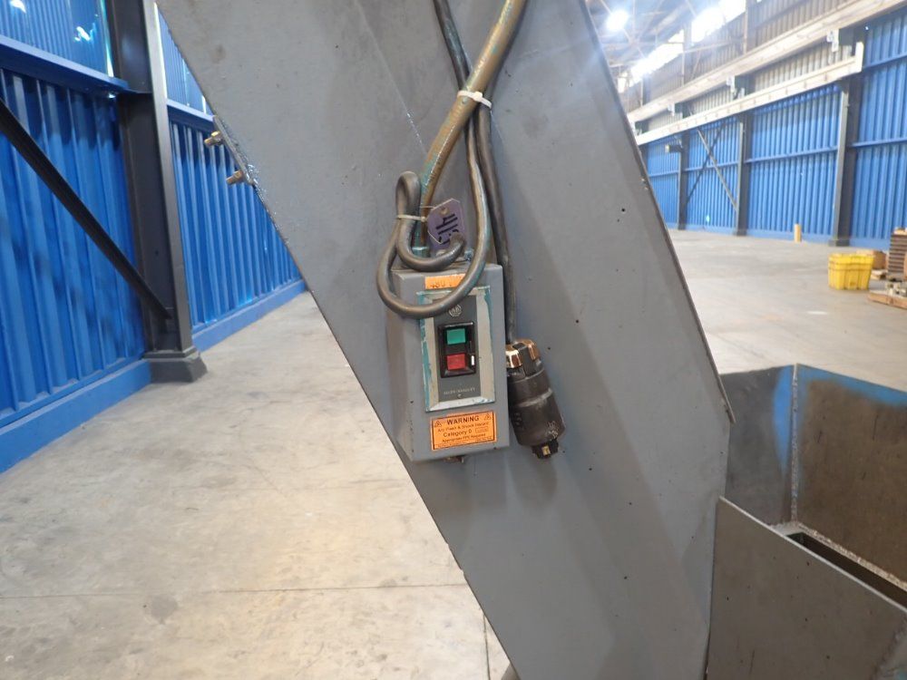 Mc Campbell 20x20x20 Vertical Feeder With Chip Conveyor