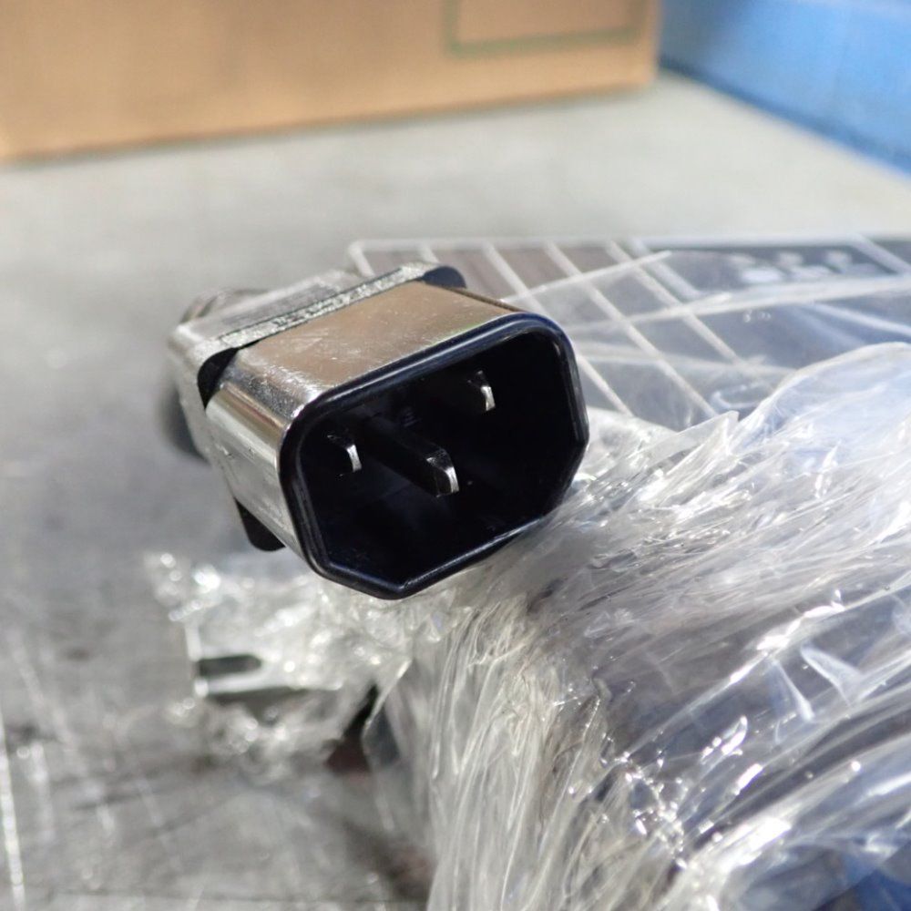 S.p.e Battery Charger