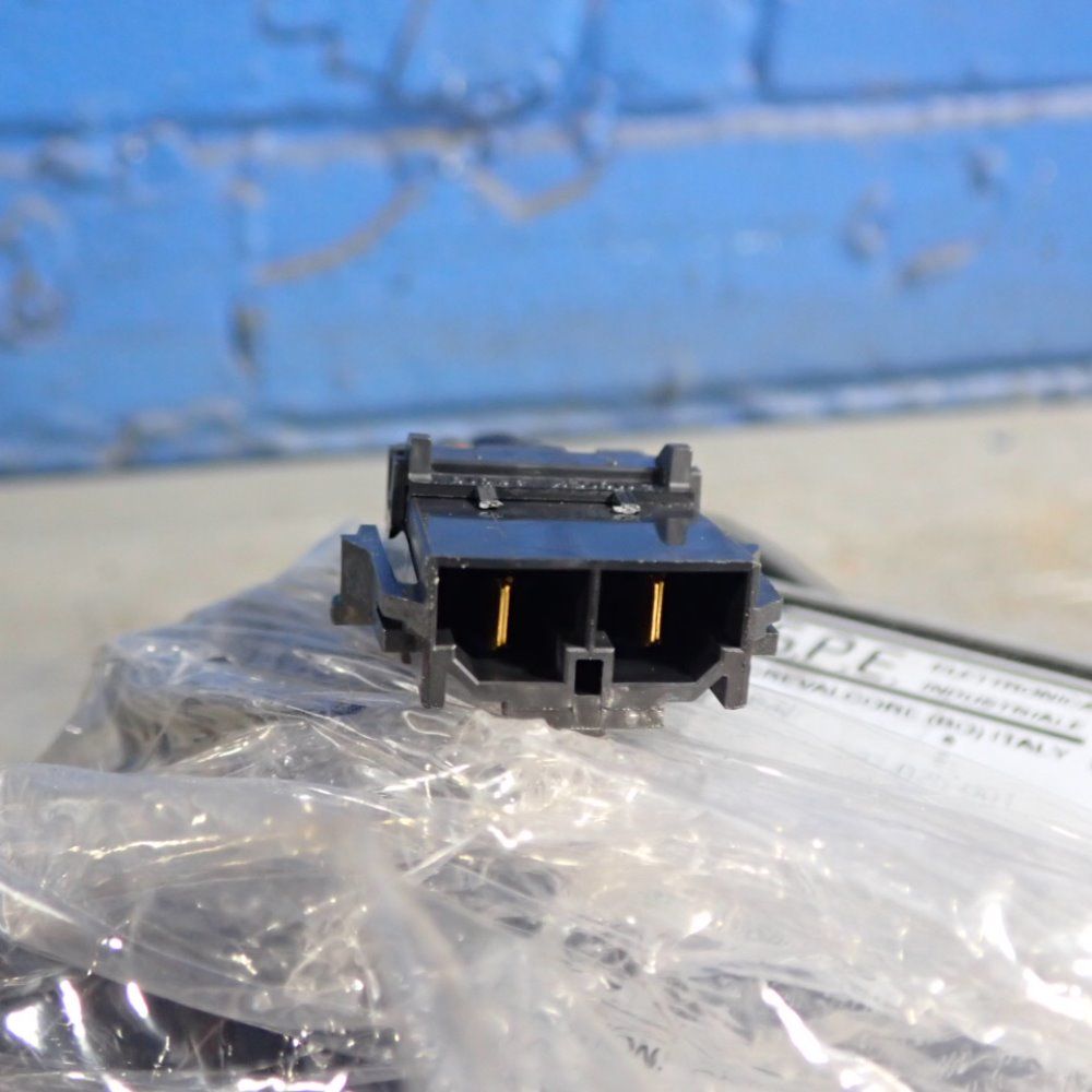 S.p.e Battery Charger