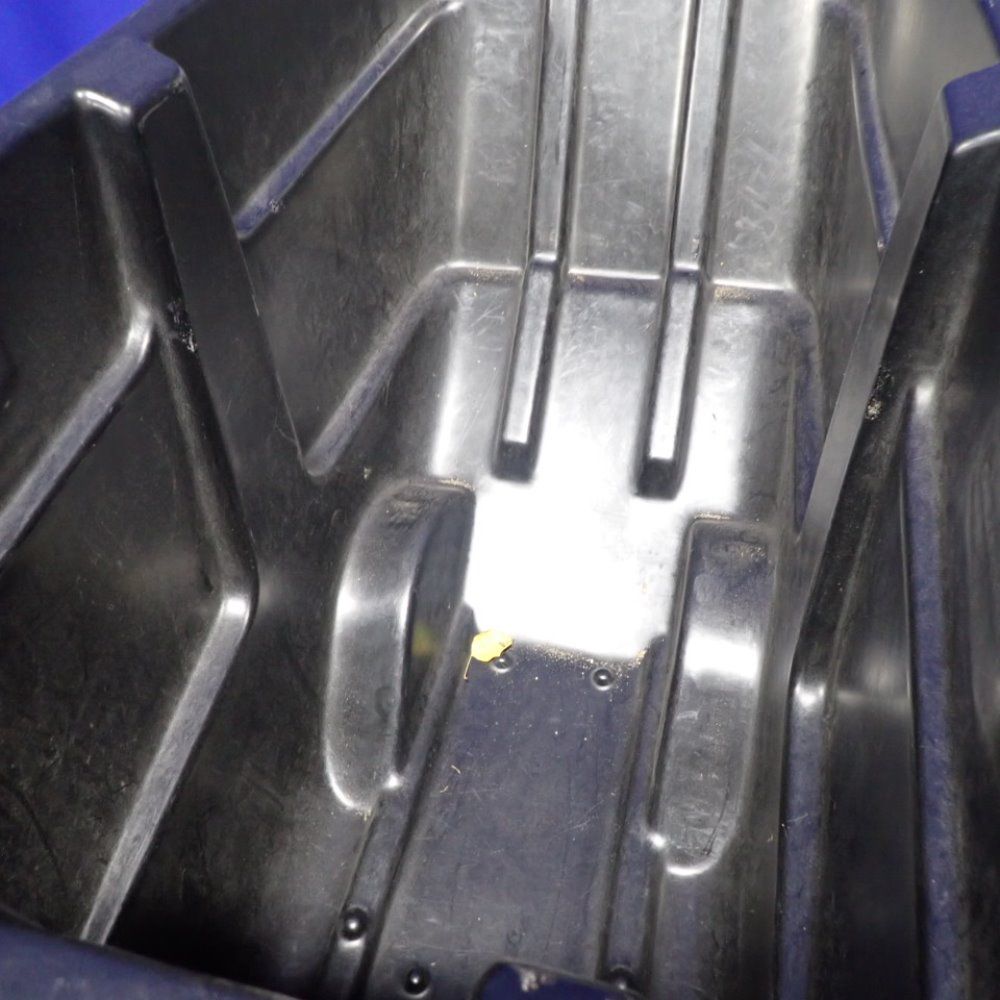 Rubbermaid Self Dumping Hopper