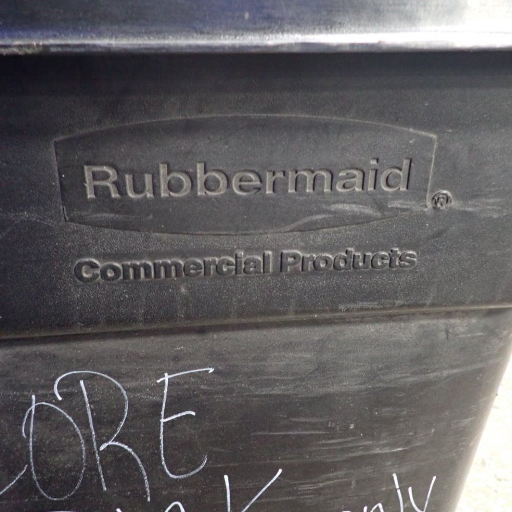 Rubbermaid Self Dumping Hopper