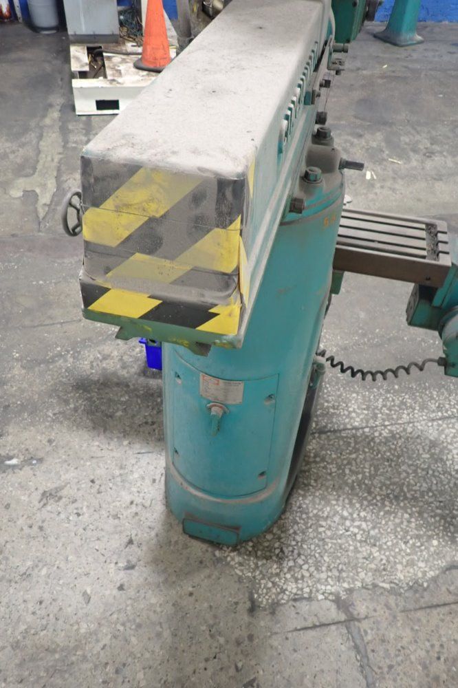 Cincinnati/tool Master Vertical Mill
