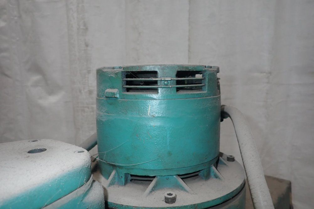 Cincinnati/tool Master Vertical Mill