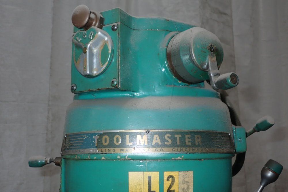 Cincinnati/tool Master Vertical Mill