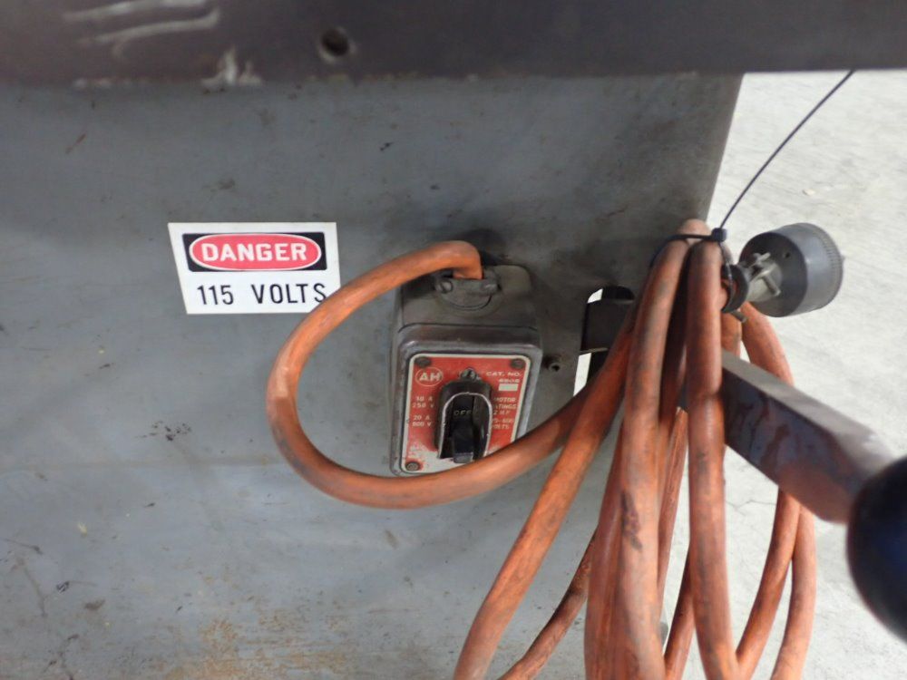 Roll In 30 1/2x18 1/2 Vertical Bandsaw