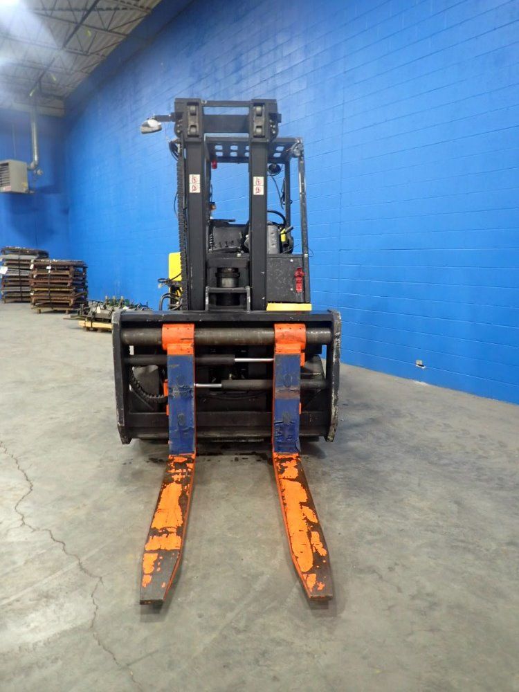 Hoist 25000 Lbs. Gas Forklift - F250