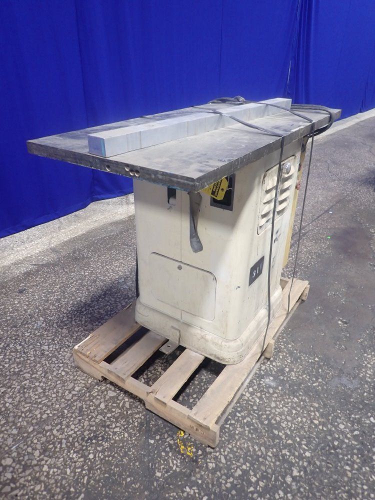 Delta 22" X 48" Router Table