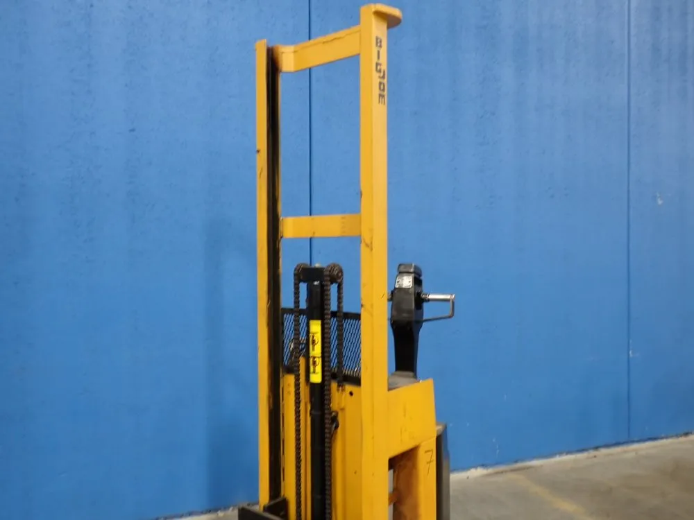 Big Joe 1500 Lbs. Electric Straddle Lift - Pdi20-a06