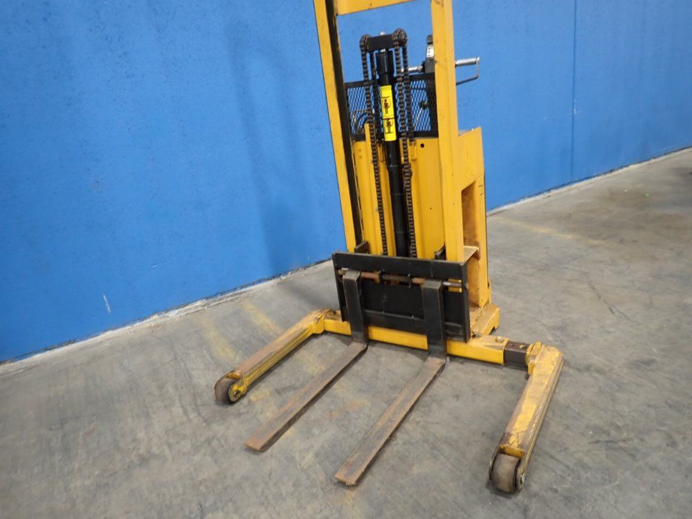 Big Joe 1500 Lbs. Electric Straddle Lift - Pdi20-a06