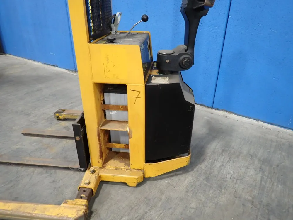 Big Joe 1500 Lbs. Electric Straddle Lift - Pdi20-a06
