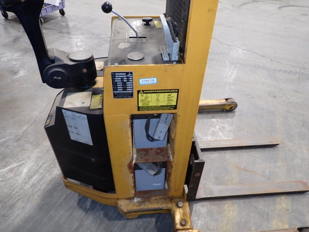 Big Joe 1500 Lbs. Electric Straddle Lift - Pdi20-a06