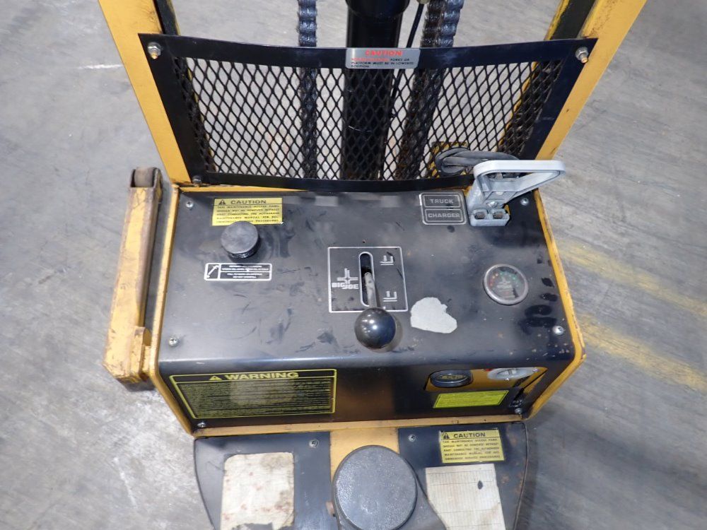 Big Joe 1500 Lbs. Electric Straddle Lift - Pdi20-a06