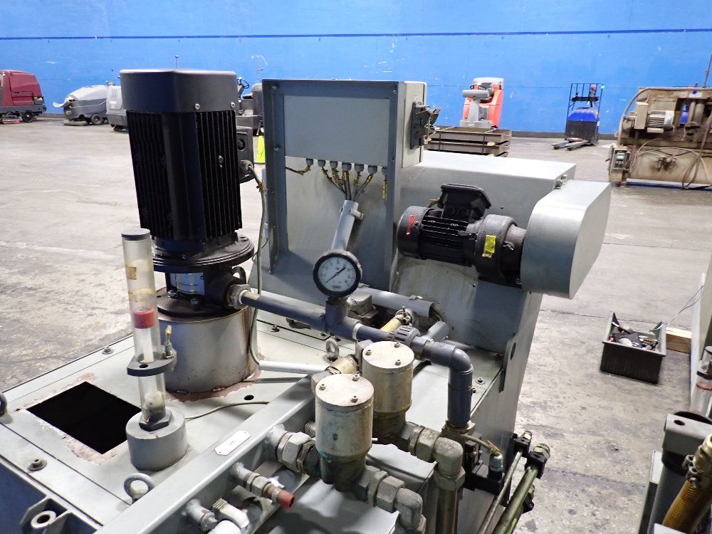 Deckel Maho 2004 Deckel Maho Dmc63v Cnc Vmc