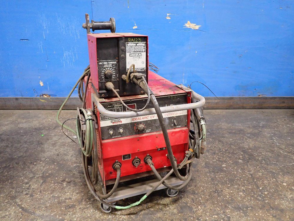 Lincoln Electric 300 Amps Welder - Cv300