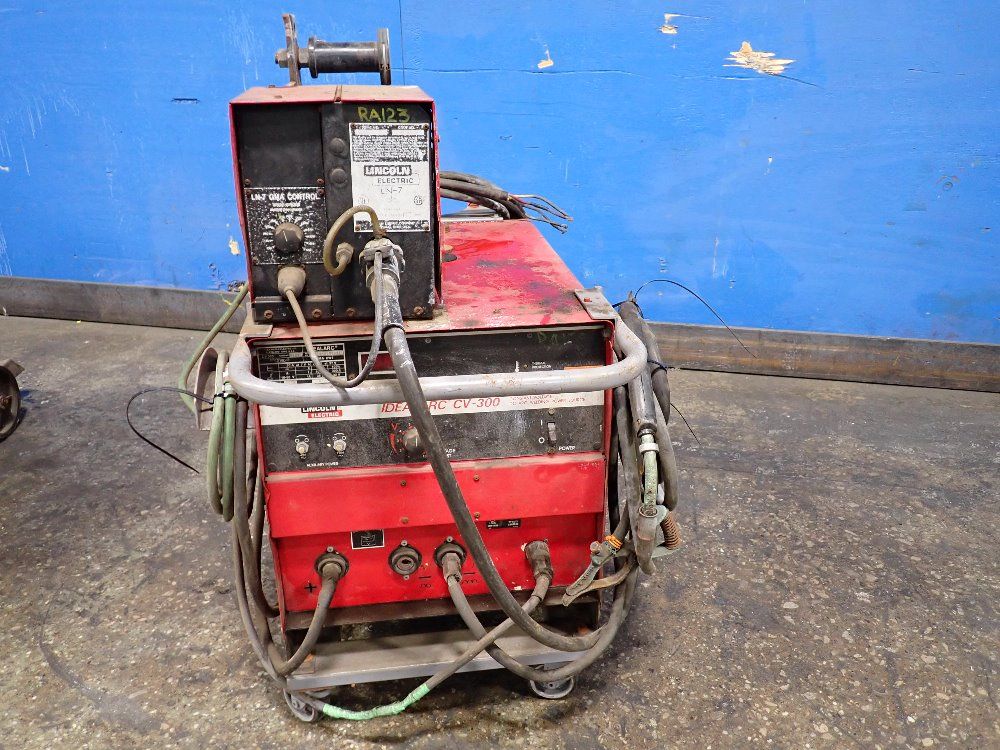 Lincoln Electric 300 Amps Welder - Cv300