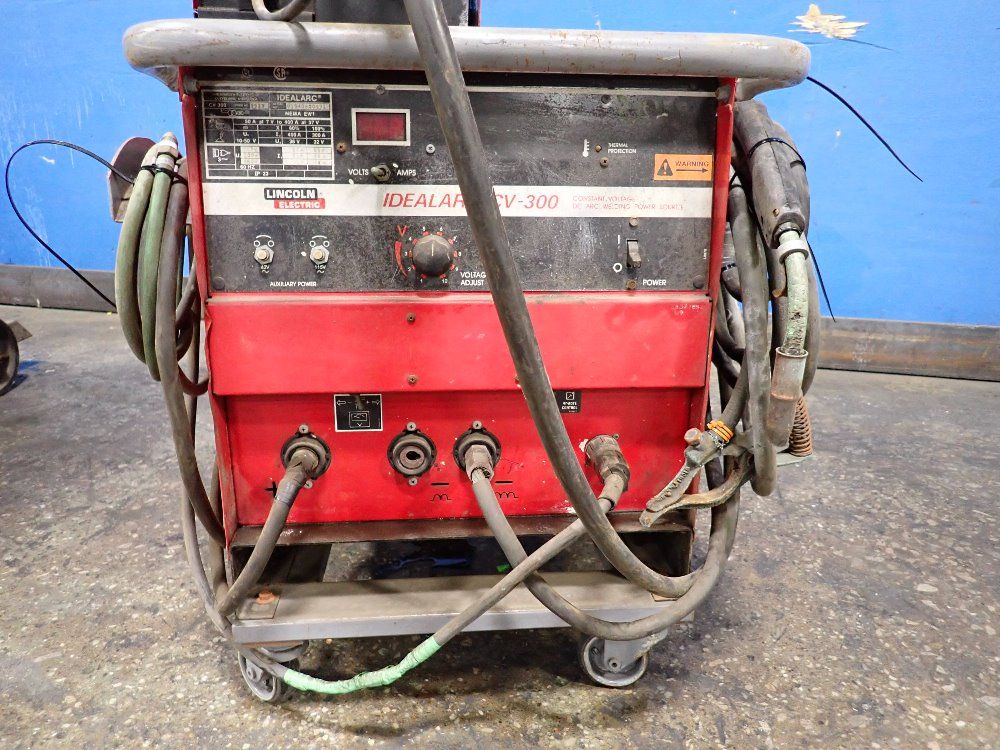 Lincoln Electric 300 Amps Welder - Cv300