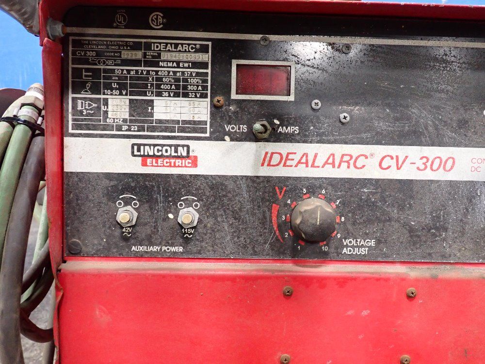 Lincoln Electric 300 Amps Welder - Cv300