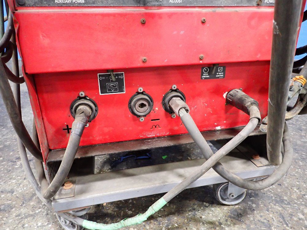 Lincoln Electric 300 Amps Welder - Cv300