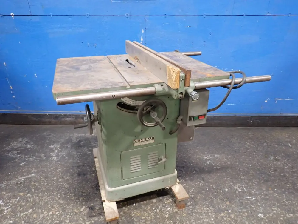 General Mfg 9" Table Saw - 330