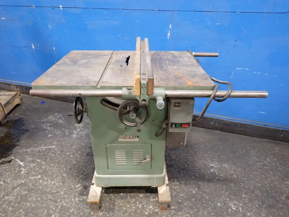 General Mfg 9" Table Saw - 330