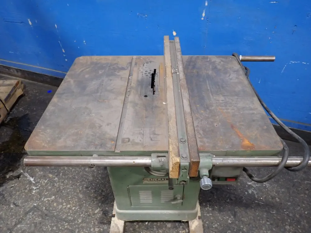 General Mfg 9" Table Saw - 330