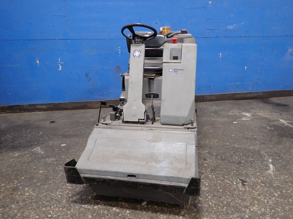 Nilfisk Advance Nilfisk Advance 3800 Floor Scrubber