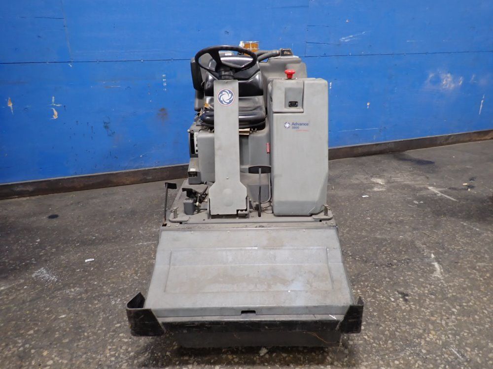 Nilfisk Advance Nilfisk Advance 3800 Floor Scrubber