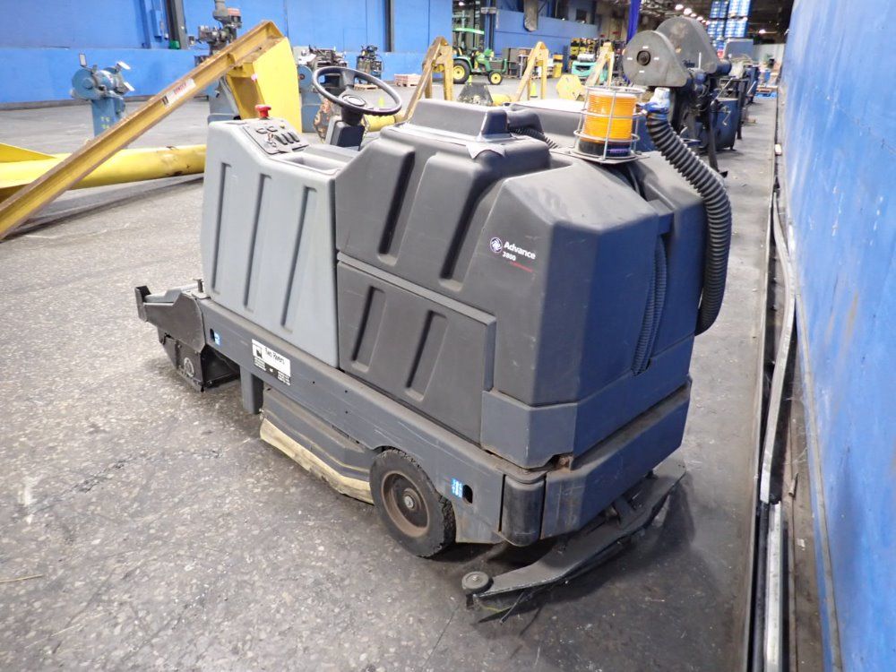 Nilfisk Advance Nilfisk Advance 3800 Floor Scrubber